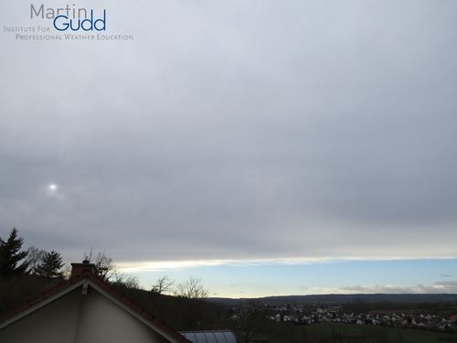Altostratus am Rande eines frontalen Wettersystems / Altostratus at the edge of a frontal weather system