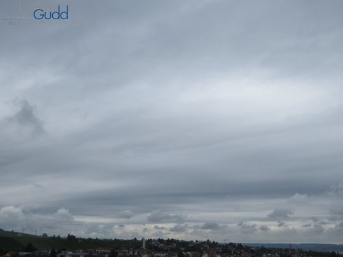 Beginnende Umwandlung von As opacus (radiatus) in Altocumulus / Beginning of transformation of As opacus (radiatus) into Altocumulus