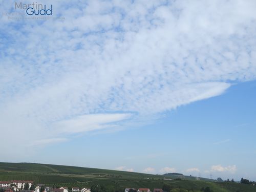 Ac cavum – gleichzeitige Bildung mehrerer Fallstreak holes – natürliche Ursache? (2)